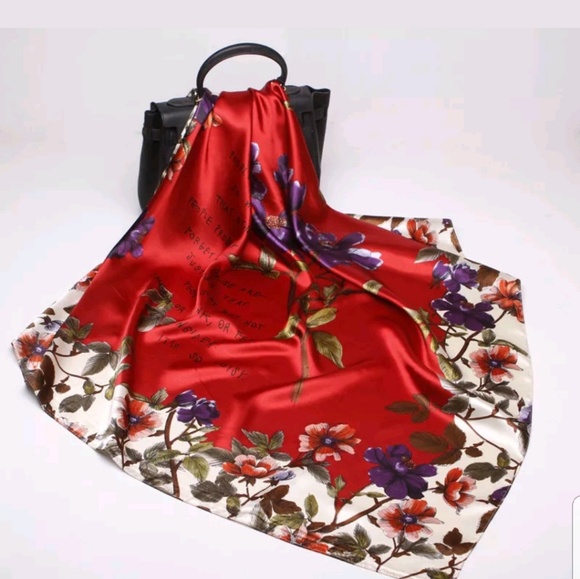 Nice red scarf - Picture 1 of 1